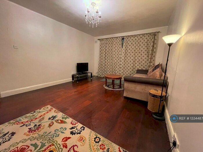 2 Bedroom Flat To Rent In Kingston Hill, Kingston Upon Thames, KT2