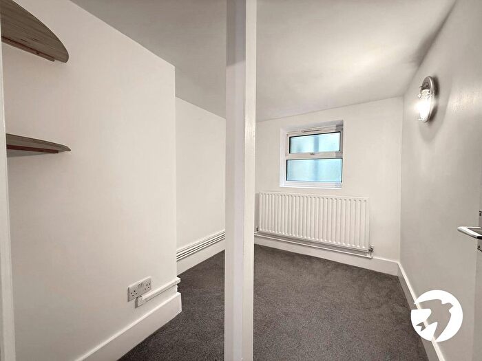 2 Bedroom Flat For Sale In Cressingham Road, London, SE13