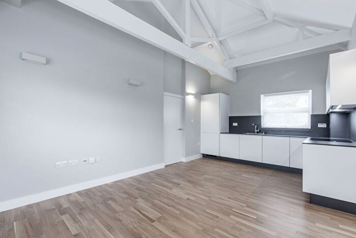 2 Bedroom Flat To Rent In Baker Street, Enfield, EN1