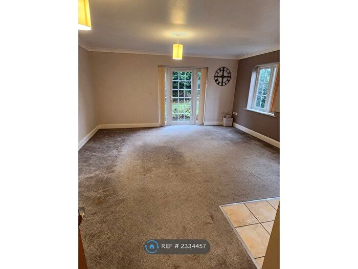 2 Bedroom Flat To Rent In Champlain Reach, Newbury, RG14