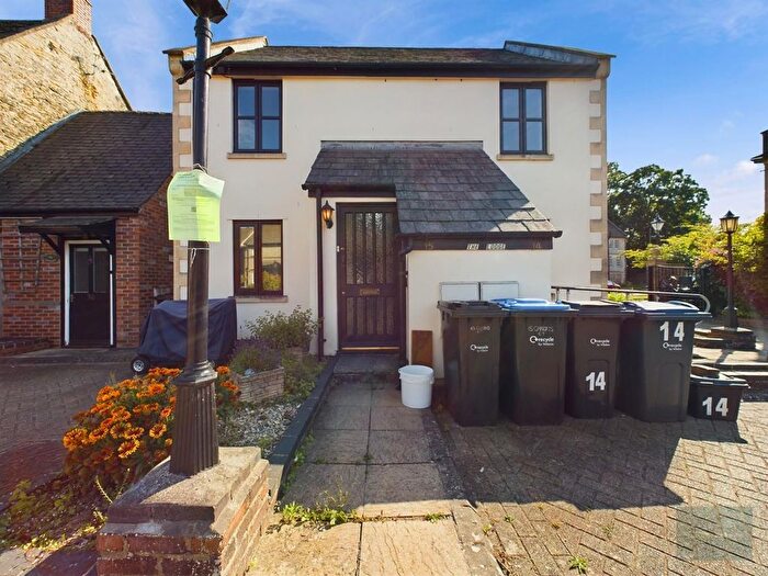 2 Bedroom Flat To Rent In Canons Court, Melksham, SN12