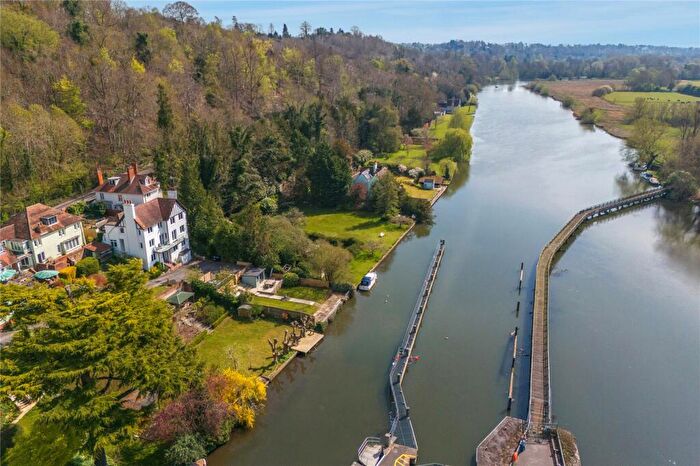 5 Bedroom Detached House For Sale In Wargrave Road, Henley-on-Thames, Oxfordshire, RG9