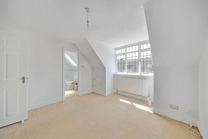 2 Bedroom Flat For Sale In Tudor Close, Belsize Park, London, NW3