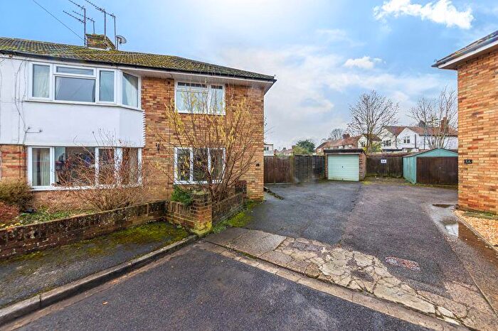 2 Bedroom Maisonette To Rent In Hillsborough Close, Oxford, OX4