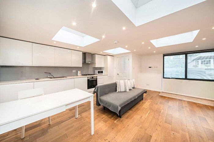 1 Bedroom Detached House To Rent In Tranmere Road, Earlsfield, SW18