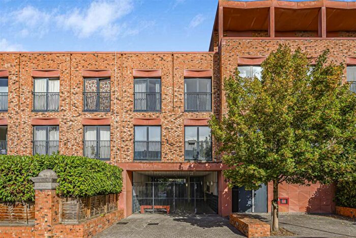 1 Bedroom Apartment For Sale In Gainsford Road, London, E17