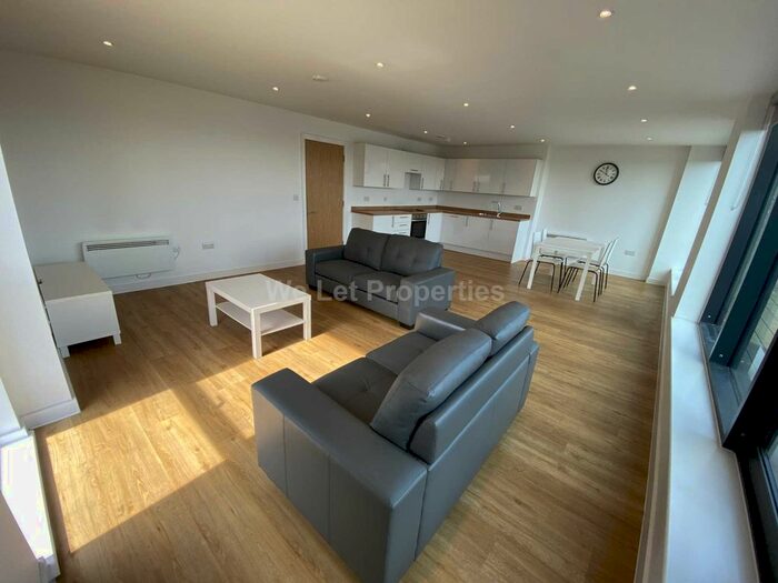 3 Bedroom Flat To Rent In The Plaza, Every Street, M4