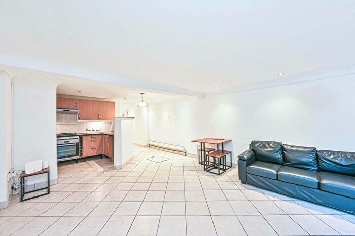 2 Bedroom Flat To Rent In Belsize Road, Kilburn, London, NW6