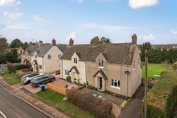 3 Bedroom Semi-Detached House For Sale In Chipping Norton, Oxfordshire, OX7