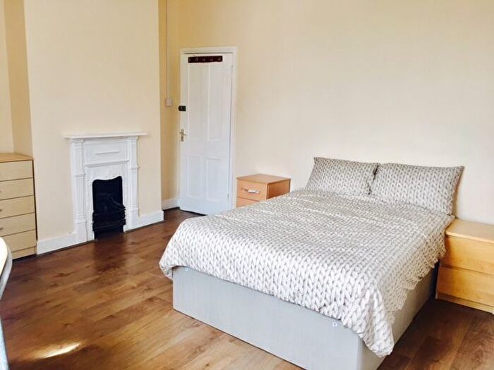 Studio To Rent In Tudor Road, Southall, UB1