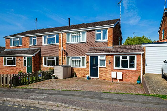 3 Bedroom Semi-Detached House For Sale In Grange Close, Leighton Buzzard, LU7