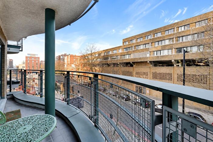 2 Bedroom Flat To Rent In Kensington, London, W8