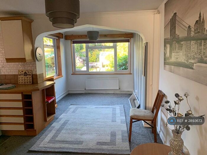 3 Bedroom Semi-Detached House To Rent In Flinders Close, Herts, AL1