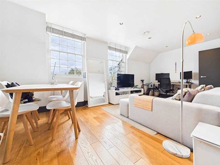 1 Bedroom Flat To Rent In High Street, Hampton, TW12