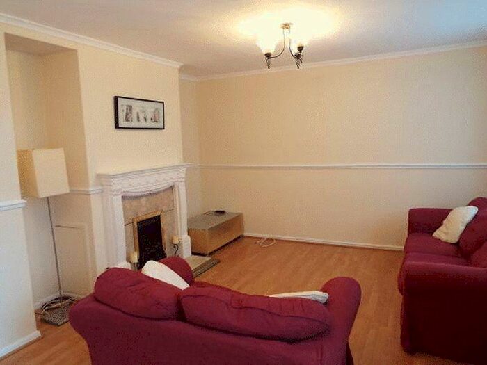 3 Bedroom Maisonette To Rent In Gibbins Road, Selly Oak, Birmingham, B29