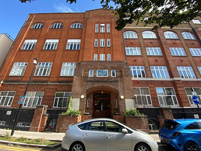 1 Bedroom Flat To Rent In Henriques Street, London, E1