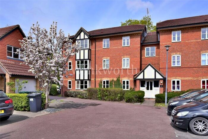 2 Bedroom Apartment To Rent In Lee Close, Barnet, Hertfordshire, EN5