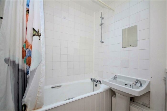 2 Bedroom Apartment To Rent In Cricketers Parade, Broadwater Street West, Worthing, West Sussex, BN14