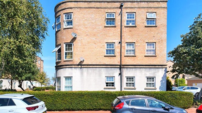 2 Bedroom Flat For Sale In Llwyn Passat, Penarth Marina, CF64