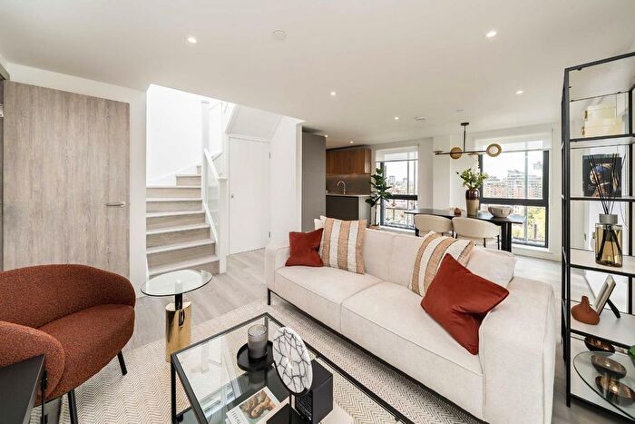 2 Bedroom Flat For Sale In Plough Road, Battersea, SW11