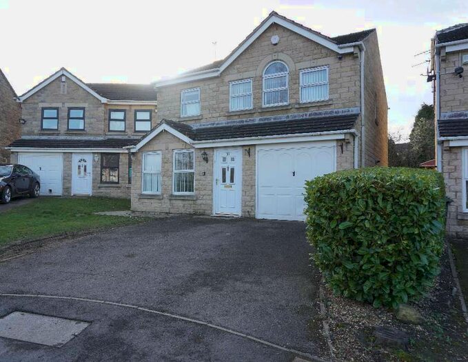 4 Bedroom Detached House To Rent In Spinney Rise, Bradford, BD4