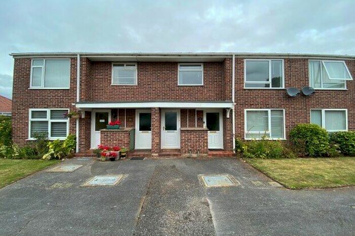 2 Bedroom Flat To Rent In Wharfedale Drive, Wirral, CH62