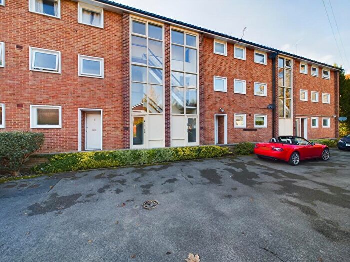 2 Bedroom Flat To Rent In Ray Park Avenue, Maidenhead, Berkshire, SL6