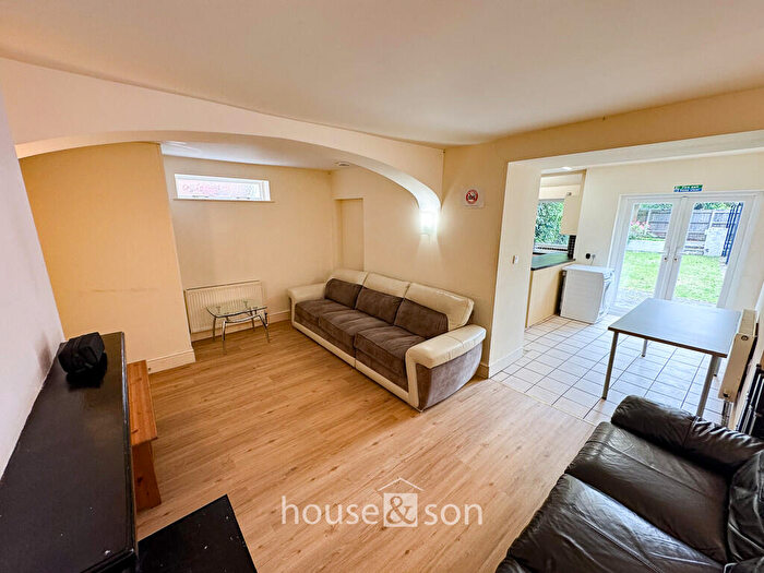 5 Bedroom Detached House To Rent In Waterloo Road, Winton, BH9
