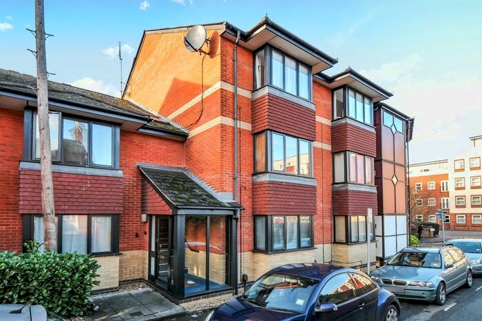 1 Bedroom Flat To Rent In Priors Court, Newark Street, Reading, RG1