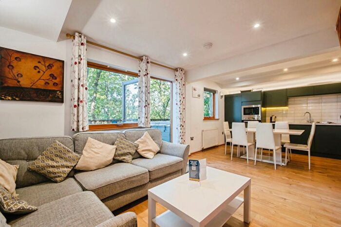 3 Bedroom Mobile/park Home For Sale In Finlake Holiday Park, Newton Abbot, TQ13