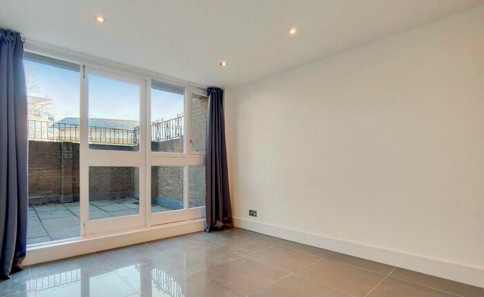 3 Bedroom Maisonette To Rent In Thomas More Street, Wapping, London, E1W