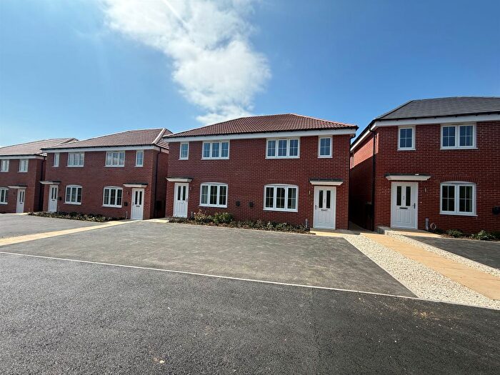 3 Bedroom Semi Detached House For Sale In Cornmill Drive, Somercotes, Alfreton, DE55