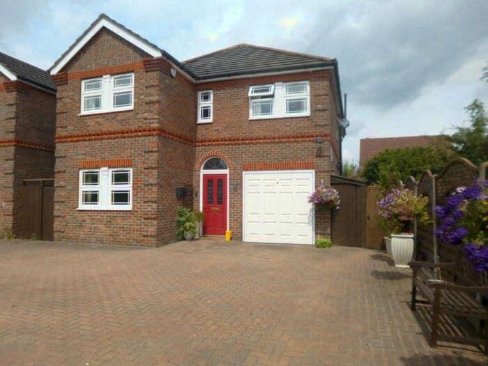 4 Bedroom Detached House To Rent In Hammond Street, Cheshunt, EN7