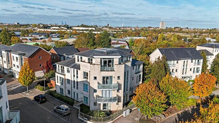 2 Bedroom Apartment For Sale In Springhead Parkway, Northfleet, DA11