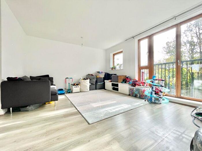 2 Bedroom Flat To Rent In Vesta Road, SE4