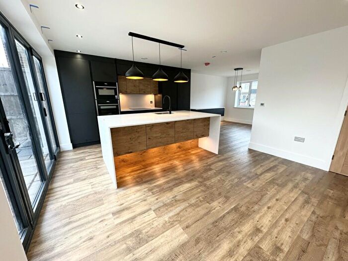 5 Bedroom Detached House To Rent In Colville Road, NR33