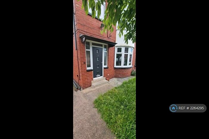 3 Bedroom Semi-Detached House To Rent In Montagu Gardens, Leeds, LS8