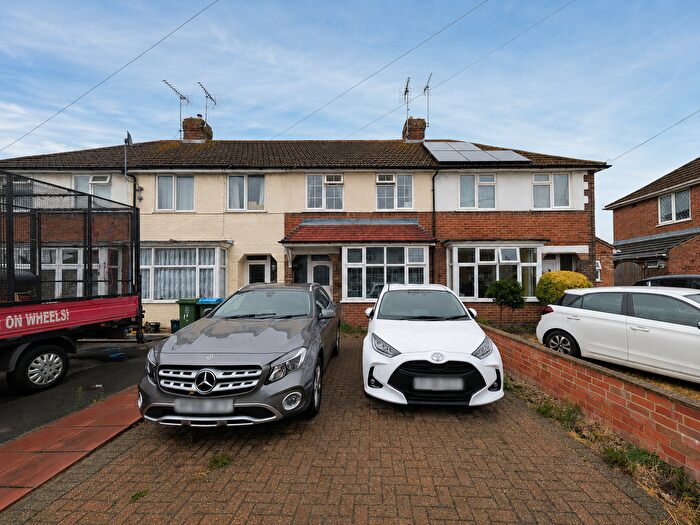 3 Bedroom Property To Rent In Cromwell Avenue, Aylesbury, HP19