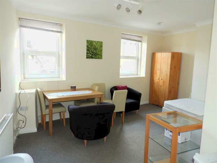 Studio To Rent In Devizes Road, Old Town, Swindon, SN1