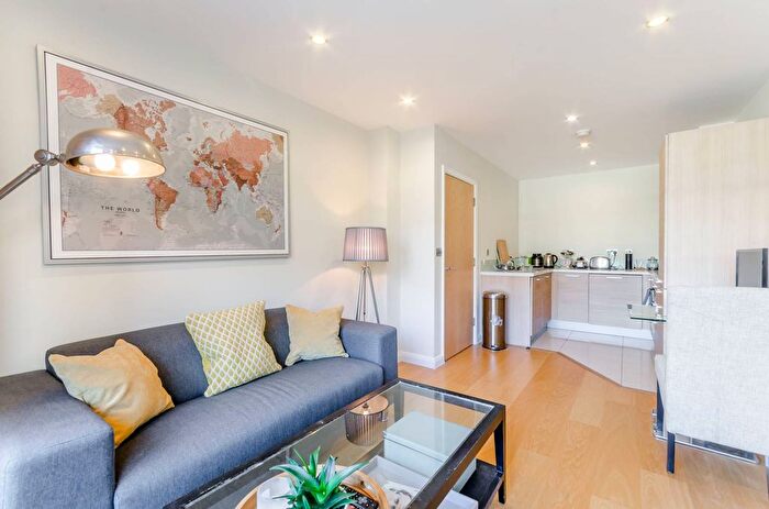 1 Bedroom Flat To Rent In Larden Road, Acton, London, W3