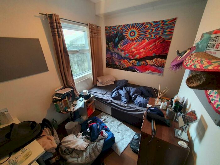 1 Bedroom House To Rent In Ruthin Gardens (Rooms), Cathays, CF24