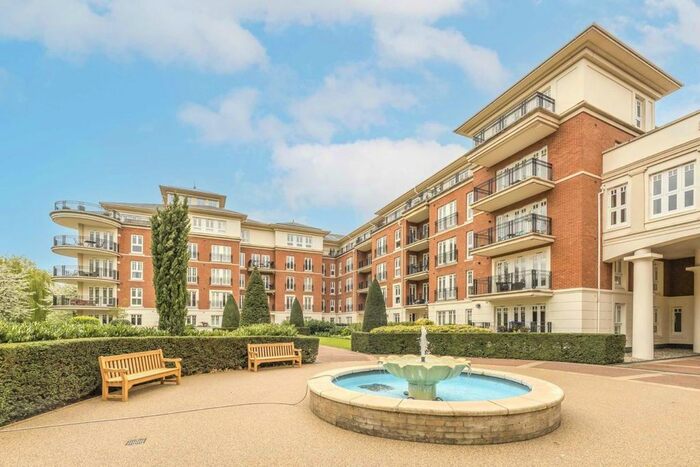 2 Bedroom Flat To Rent In Clevedon Road, Twickenham, TW1