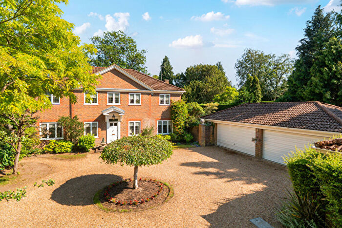 4 Bedroom Detached House For Sale In Rosslyn Park, Weybridge, KT13