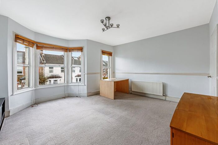 1 Bedroom Flat To Rent In Whitestile Road, Brentford, TW8