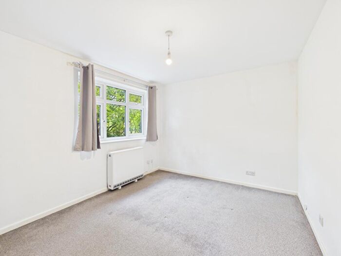 1 Bedroom Ground Maisonette To Rent In Halley Close, Leicester, LE4