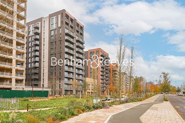 2 Bedroom Flat To Rent In Cedrus Avenue, Southall, UB1