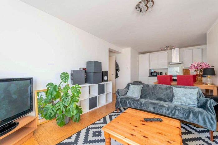 2 Bedroom Flat To Rent In Dewar Street, Peckham Rye, London, SE15