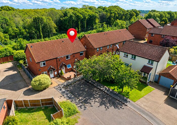 3 Bedroom End Of Terrace House For Sale In Romsey Close, Hockley, Essex, SS5