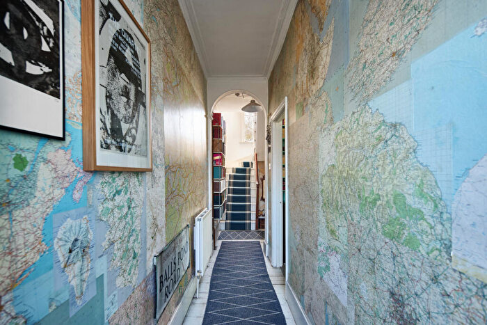 3 Bedroom Terraced House For Sale In Balls Pond Road, London, N1
