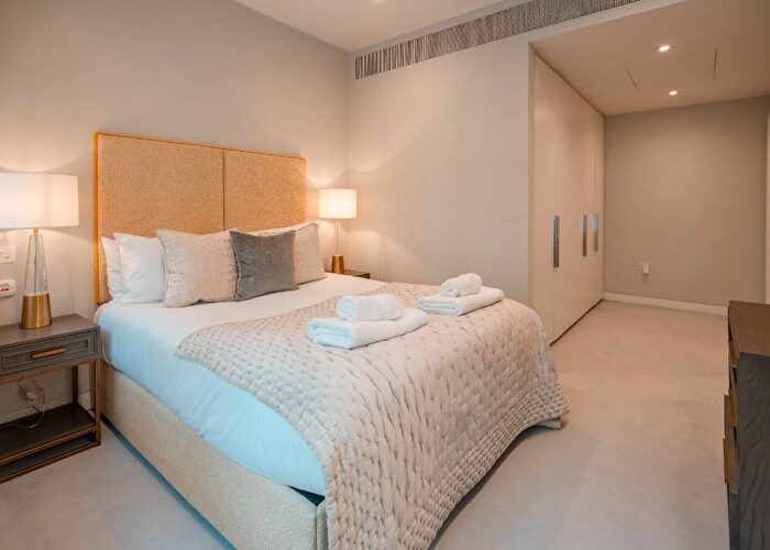 2 Bedroom Flat To Rent In Duke Street, Mayfair, London, W1K